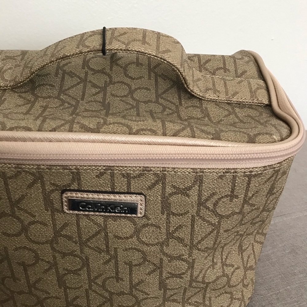 ❌❌SOLD❌❌❌Calvin Klein Makeup Bag - Picture 7 of 8